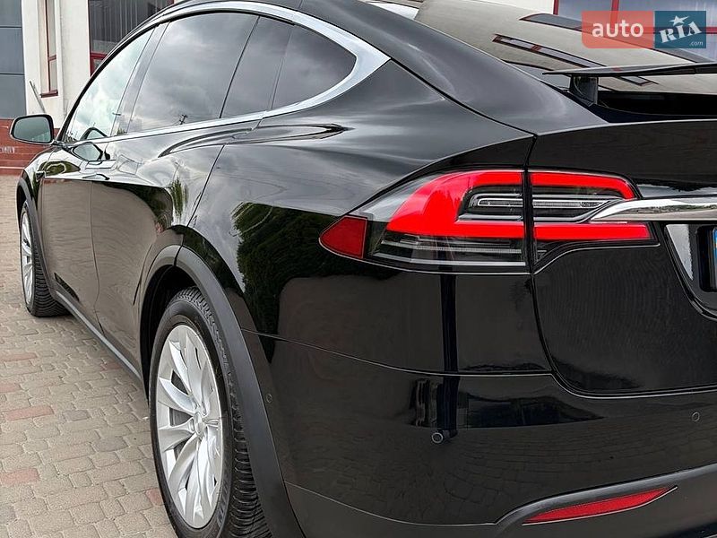 Внедорожник / Кроссовер Tesla Model X 2019 в Луцке