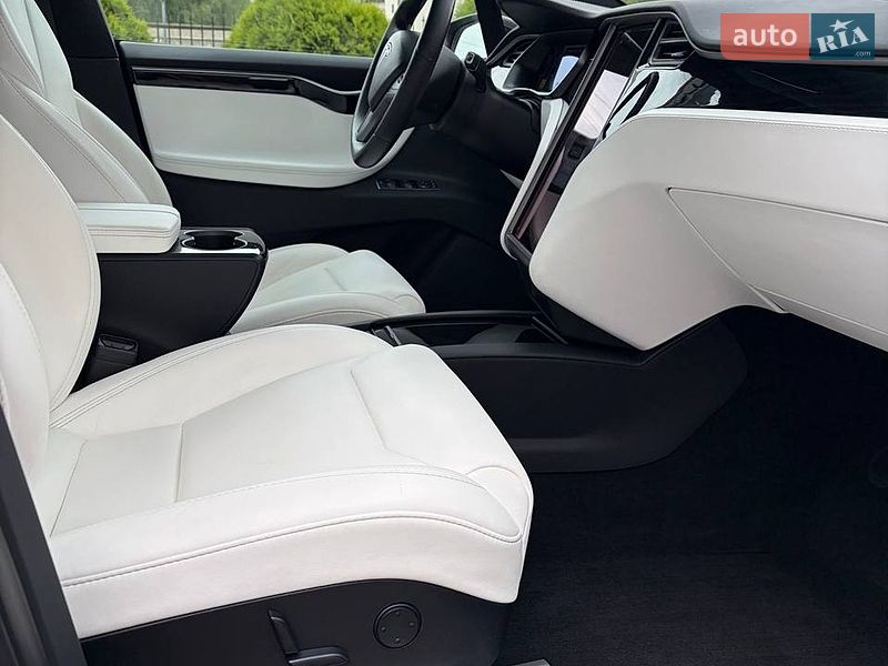 Внедорожник / Кроссовер Tesla Model X 2019 в Луцке