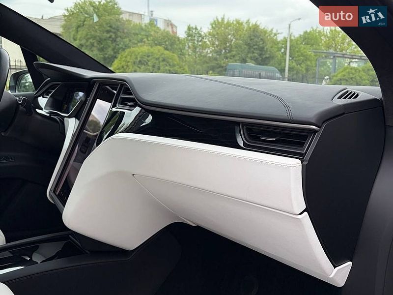 Внедорожник / Кроссовер Tesla Model X 2019 в Луцке