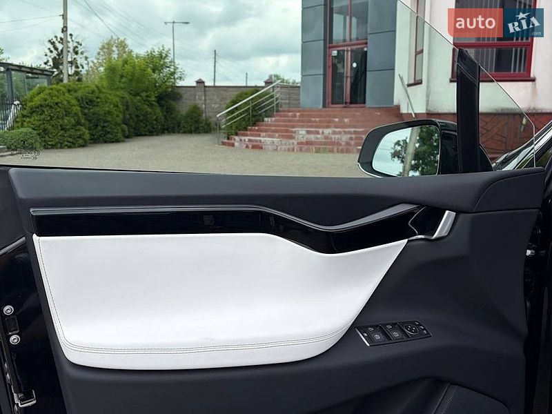 Внедорожник / Кроссовер Tesla Model X 2019 в Луцке