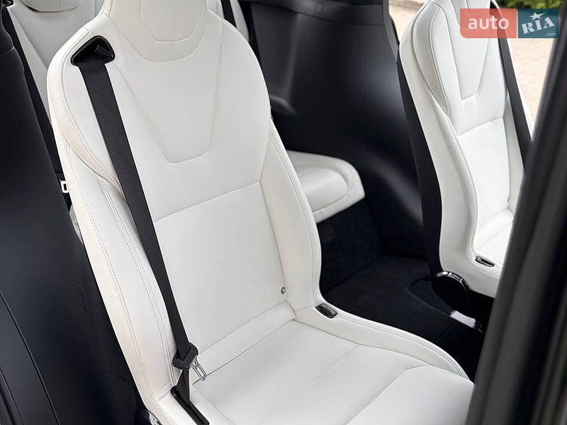 Внедорожник / Кроссовер Tesla Model X 2019 в Луцке