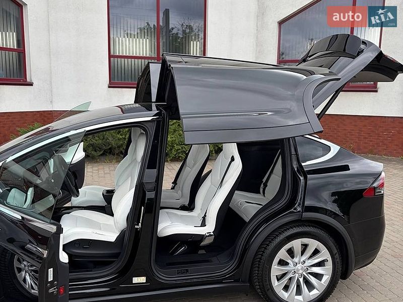 Внедорожник / Кроссовер Tesla Model X 2019 в Луцке