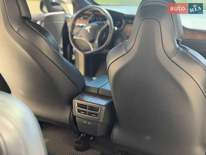 Позашляховик / Кросовер Tesla Model X 2019 в Чорноморську
