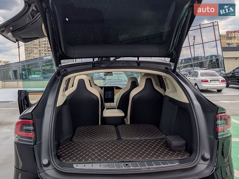 Позашляховик / Кросовер Tesla Model X 2019 в Києві
