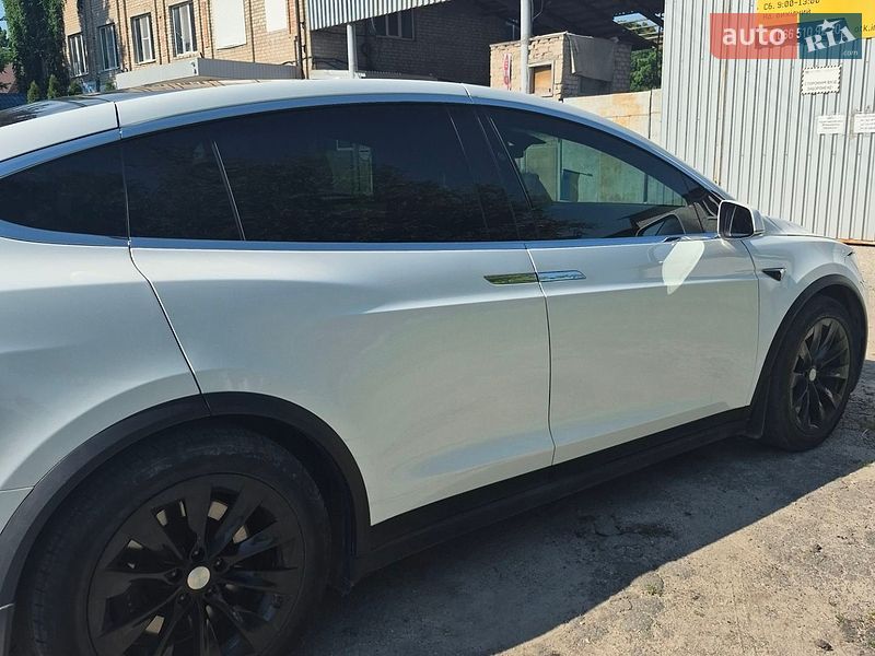 Внедорожник / Кроссовер Tesla Model X 2019 в Запорожье