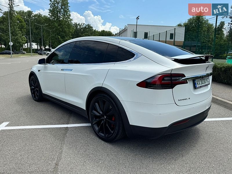 Позашляховик / Кросовер Tesla Model X 2016 в Харкові