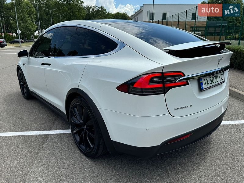 Позашляховик / Кросовер Tesla Model X 2016 в Харкові