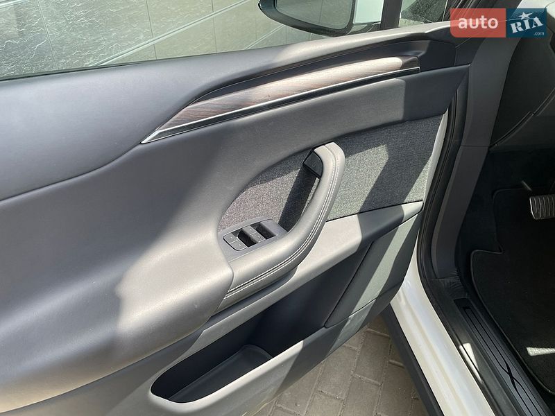 Внедорожник / Кроссовер Tesla Model X 2024 в Киеве