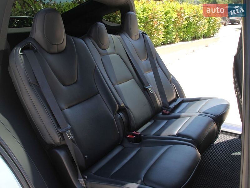 Позашляховик / Кросовер Tesla Model X 2019 в Миколаєві