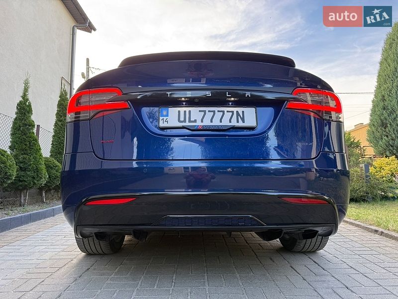 Позашляховик / Кросовер Tesla Model X 2016 в Львові