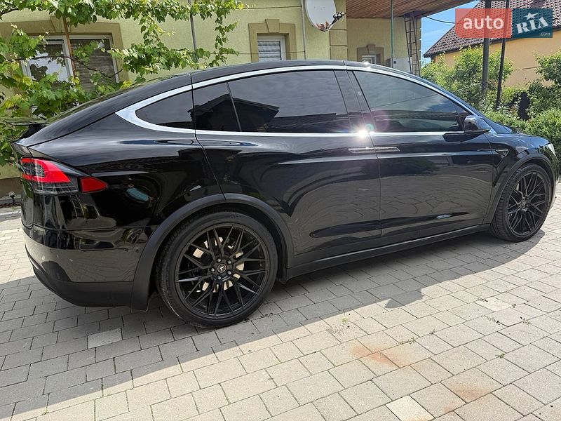 Tesla Model X 2018
