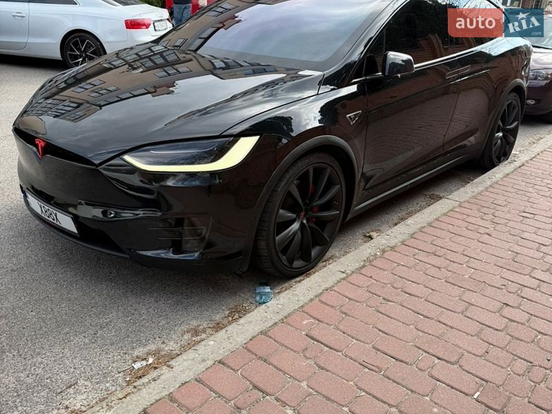 Позашляховик / Кросовер Tesla Model X 2015 в Києві