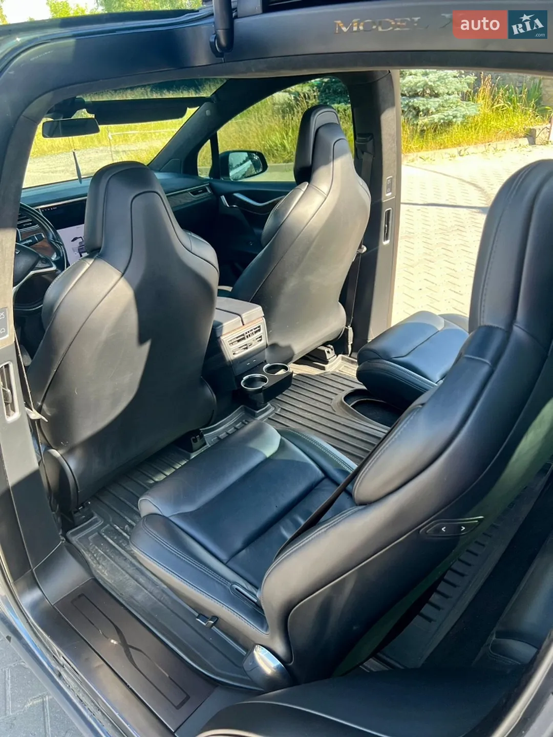 Tesla Model X 2017 VIN 5YJXCBE20HF051328 фото оголошення 16 з 35