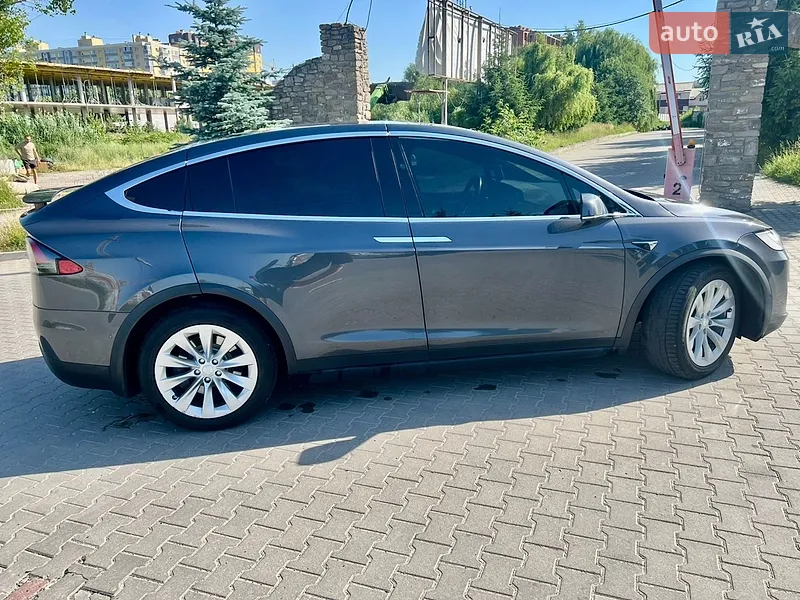 Tesla Model X 2017 VIN 5YJXCBE20HF051328 фото оголошення 30 з 55