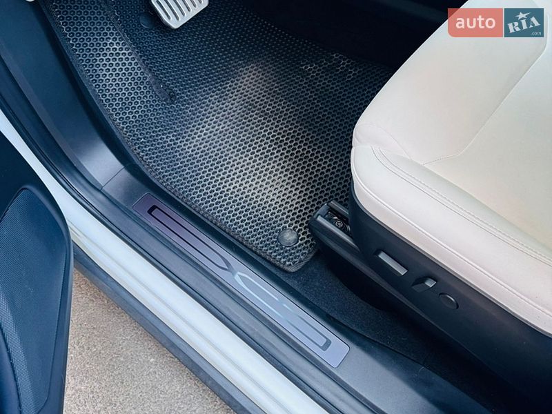 Внедорожник / Кроссовер Tesla Model X 2020 в Киеве