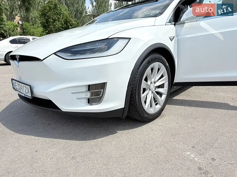 Tesla Model X 2018 VIN 5YJXCBE23JF102486 фото оголошення 2 з 55