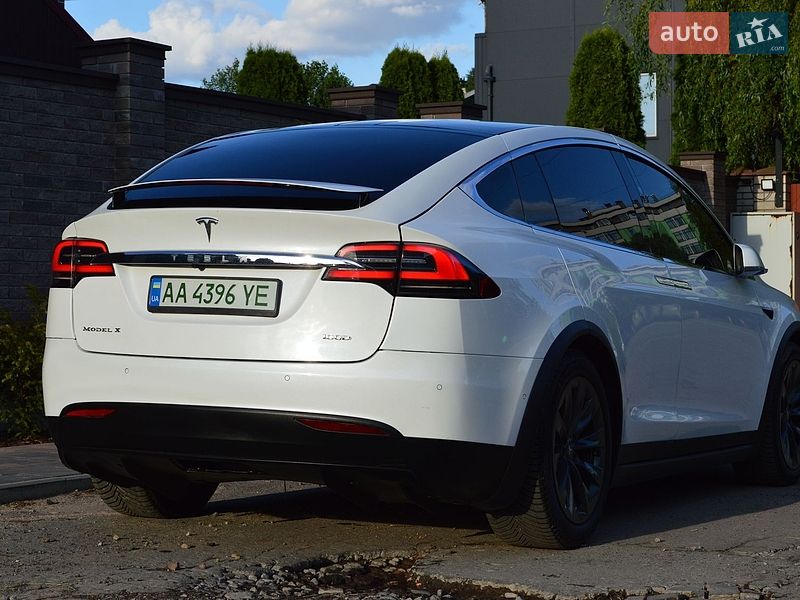 Позашляховик / Кросовер Tesla Model X 2017 в Києві