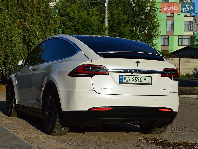 Позашляховик / Кросовер Tesla Model X 2017 в Києві
