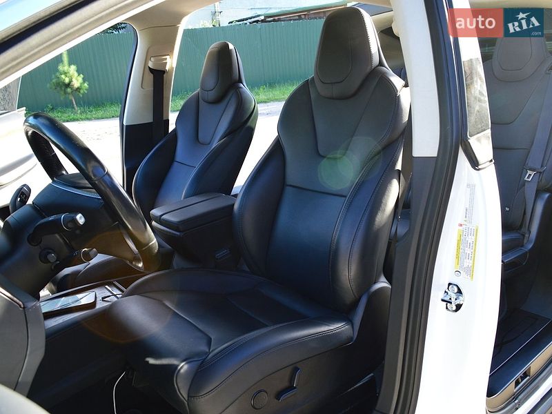Позашляховик / Кросовер Tesla Model X 2017 в Києві