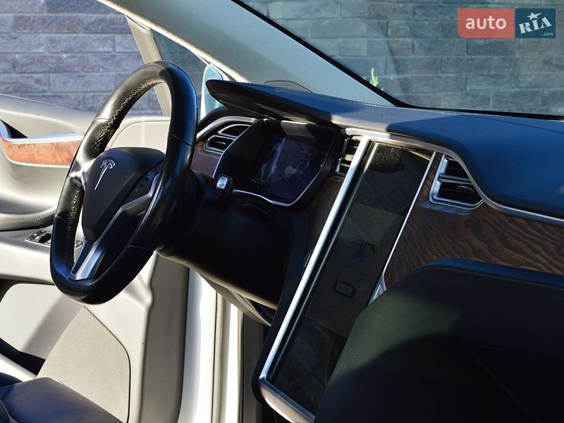 Позашляховик / Кросовер Tesla Model X 2017 в Києві