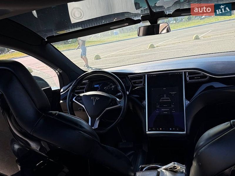 Tesla Model X, фото з оголошення
