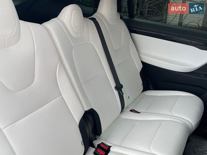 Позашляховик / Кросовер Tesla Model X 2020 в Стрию