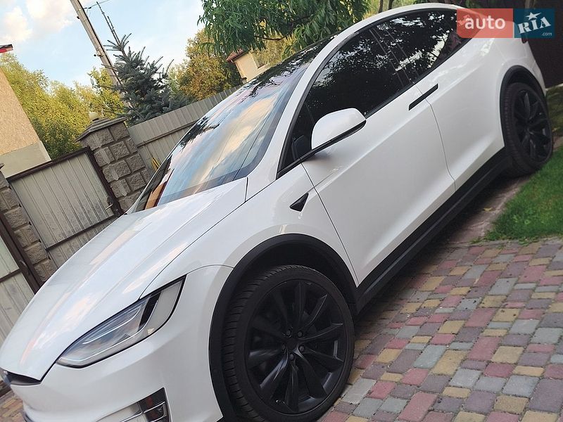Tesla Model X 2020