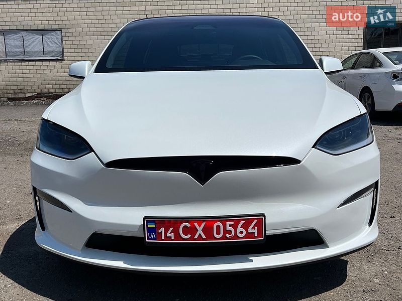 Tesla Model X, photos from the listing