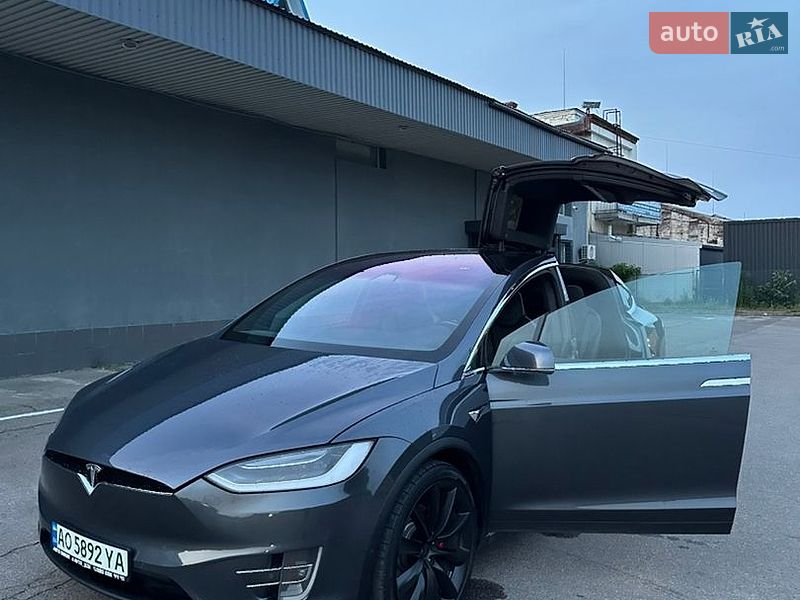 Tesla Model X 2019