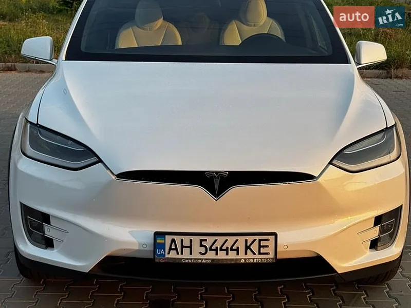 Tesla Model X 2020