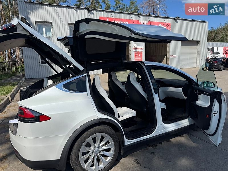 Позашляховик / Кросовер Tesla Model X 2019 в Харкові