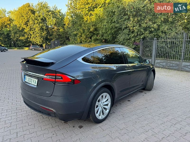 Внедорожник / Кроссовер Tesla Model X 2017 в Миргороде
