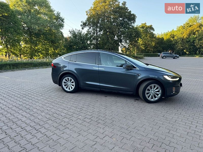 Внедорожник / Кроссовер Tesla Model X 2017 в Миргороде
