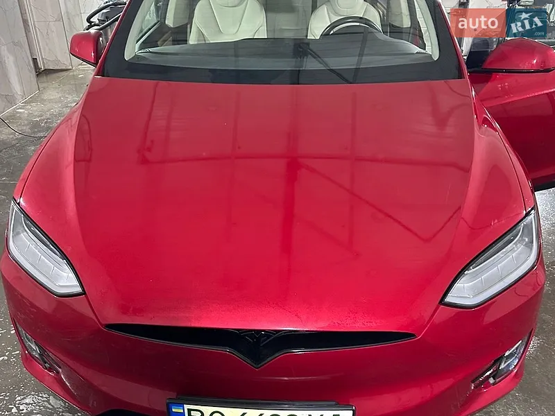 Tesla Model X 2019