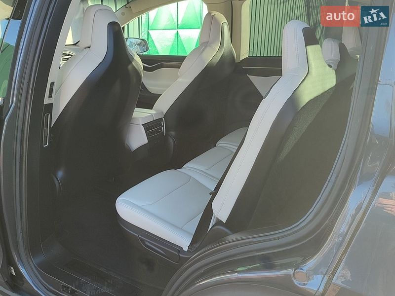 Позашляховик / Кросовер Tesla Model X 2018 в Дніпрі