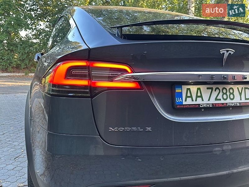 Внедорожник / Кроссовер Tesla Model X 2018 в Киеве