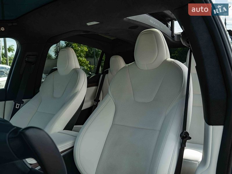 Позашляховик / Кросовер Tesla Model X 2022 в Чернівцях