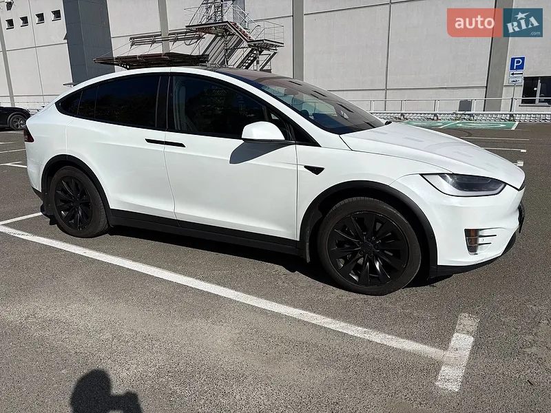 Tesla Model X 2019