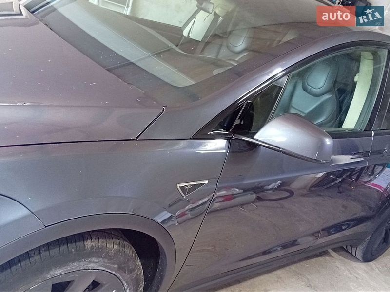 Внедорожник / Кроссовер Tesla Model X 2016 в Киеве