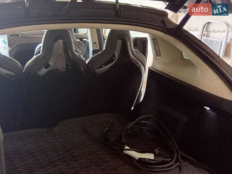 Внедорожник / Кроссовер Tesla Model X 2016 в Киеве