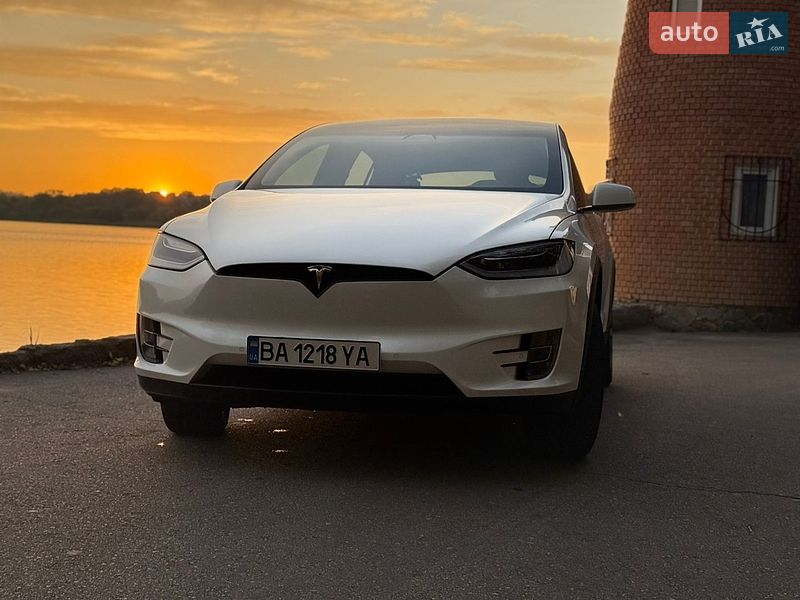 Позашляховик / Кросовер Tesla Model X 2017 в Кропивницькому