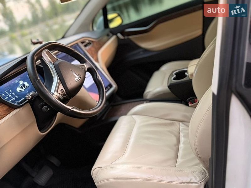 Позашляховик / Кросовер Tesla Model X 2017 в Кропивницькому