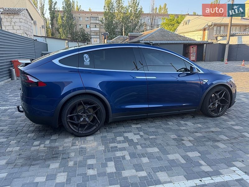 Внедорожник / Кроссовер Tesla Model X 2016 в Николаеве