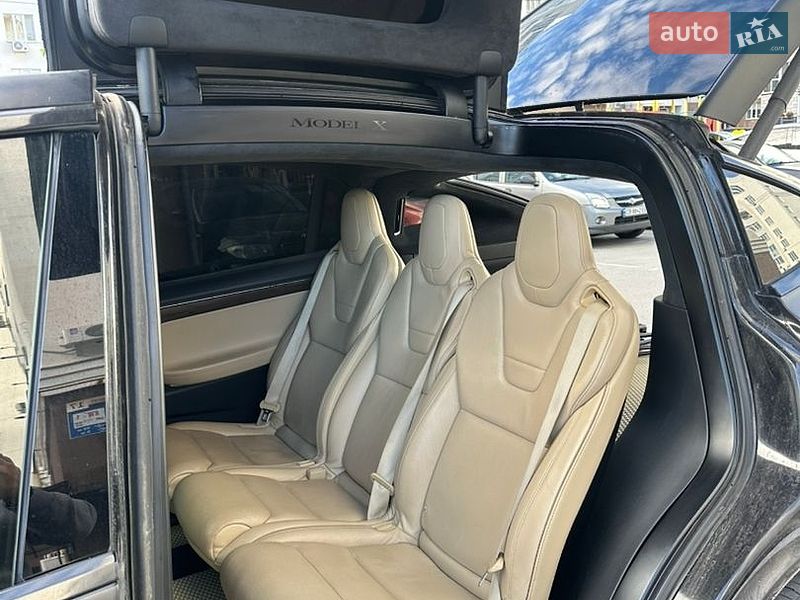 Внедорожник / Кроссовер Tesla Model X 2016 в Чернигове