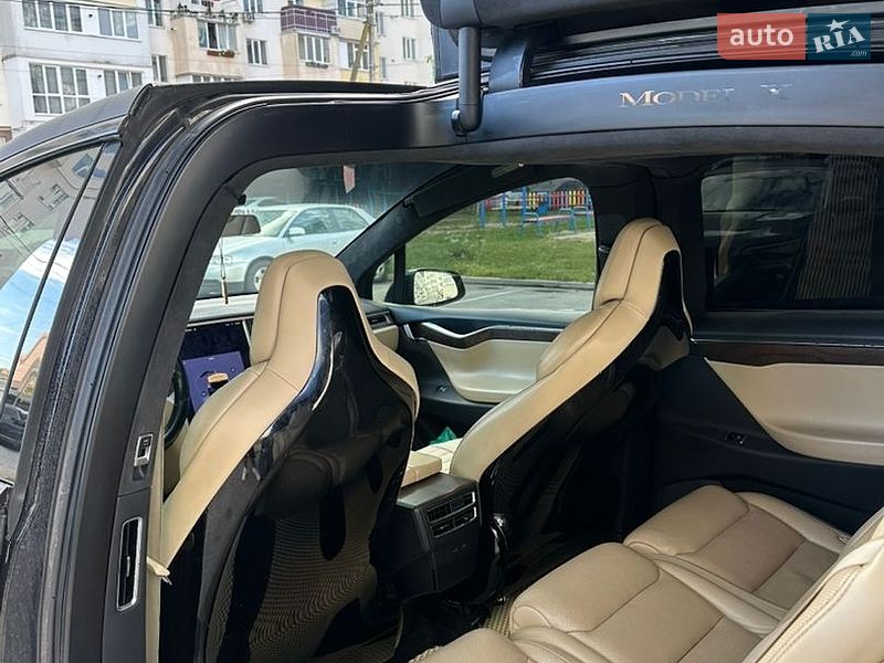 Позашляховик / Кросовер Tesla Model X 2016 в Чернігові