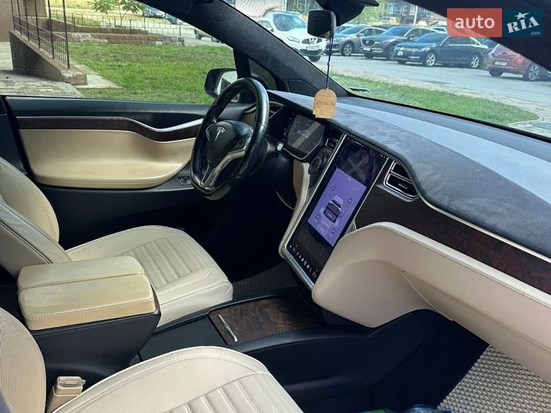 Позашляховик / Кросовер Tesla Model X 2016 в Чернігові