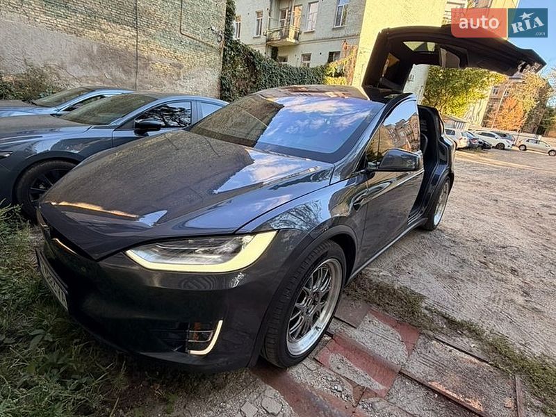 Внедорожник / Кроссовер Tesla Model X 2018 в Киеве