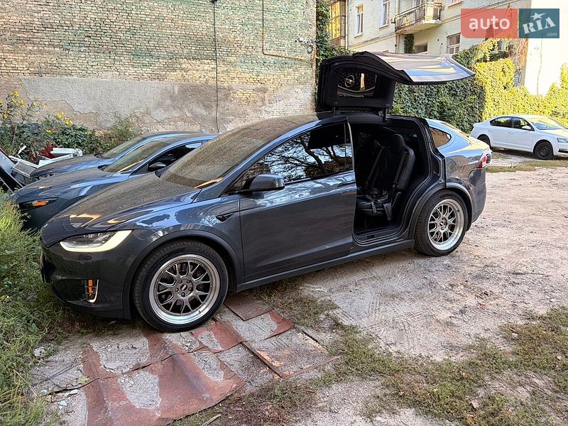Внедорожник / Кроссовер Tesla Model X 2018 в Киеве