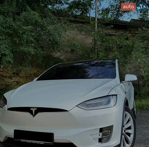 Tesla Model X 2020