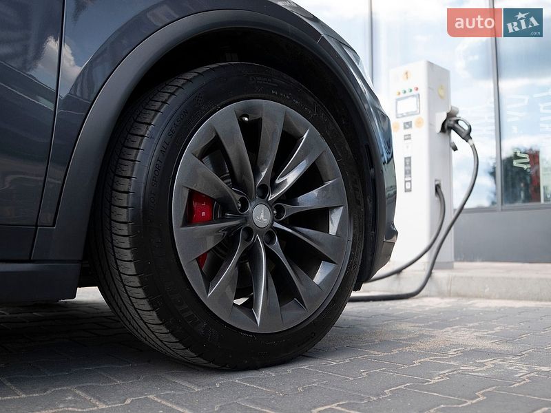Позашляховик / Кросовер Tesla Model X 2018 в Києві